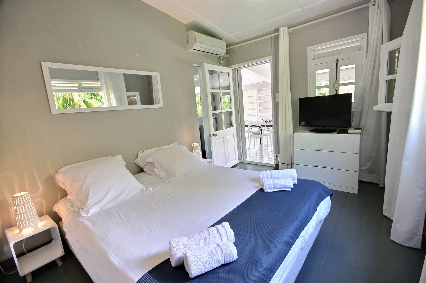 Trois-Îlets - Villa 4 ou 6 chambres en bord de mer avec piscine